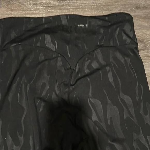 GRRRL Leggings Black Shiny Flames - Picture 5 of 6